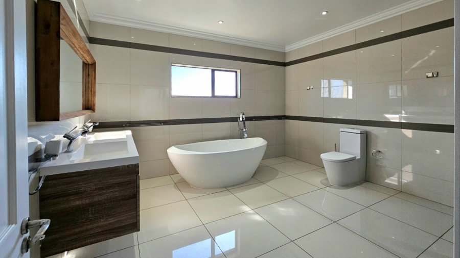 5 Bedroom Property for Sale in Kiepersol Free State